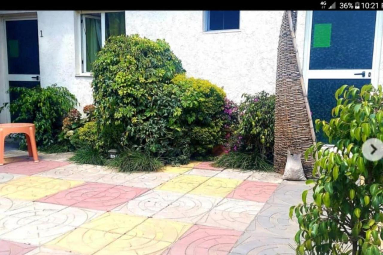 Wib Guesthouse Addis Abeba Esterno foto